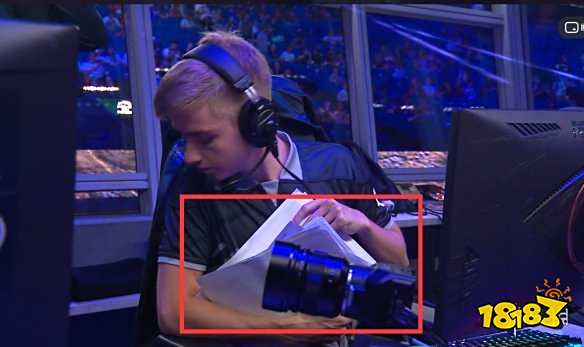 她曾在社交 她曾在社交